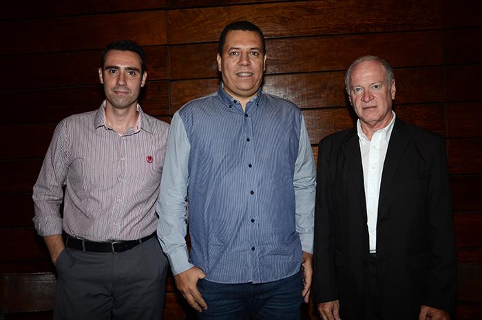 Bruno Rueda Barbosa, da CVC, Claudio Cesar Siva, da Elite Lazer, e Luiz Carlos Bombardi, da Transmundi Viagens