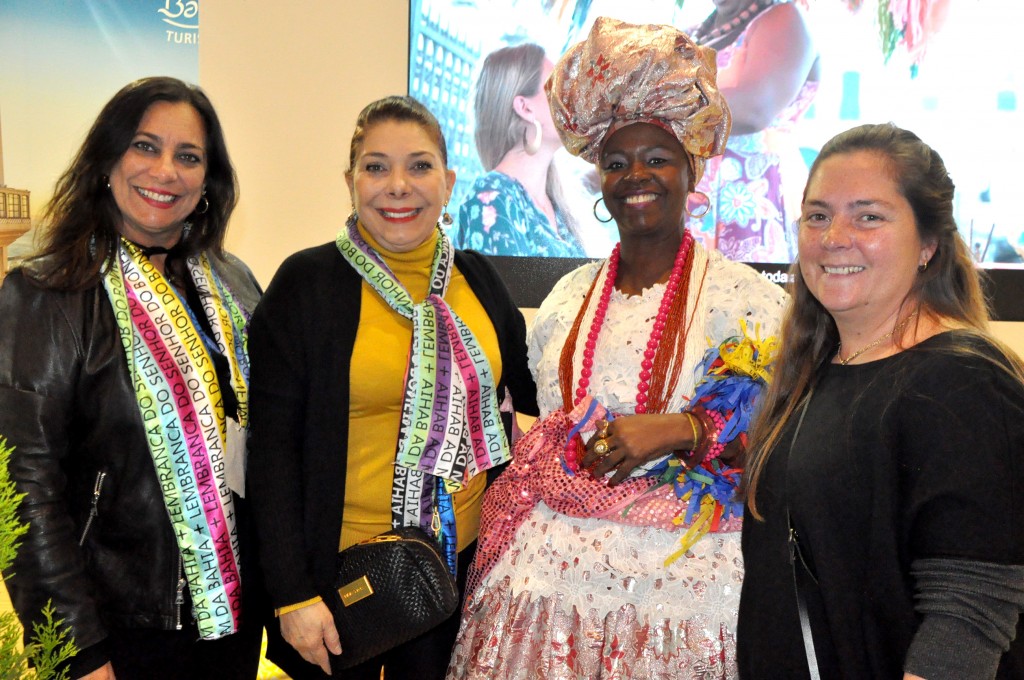 Cristina Mendonça, Regina Ahmed, a clássica baiana, da Bahia, com Tatiana Melo, da Shinelounge Cristina Mendonça, Regina Ahmed, a clássica baiana, da Bahia, com Tatiana Melo, da Shinelounge