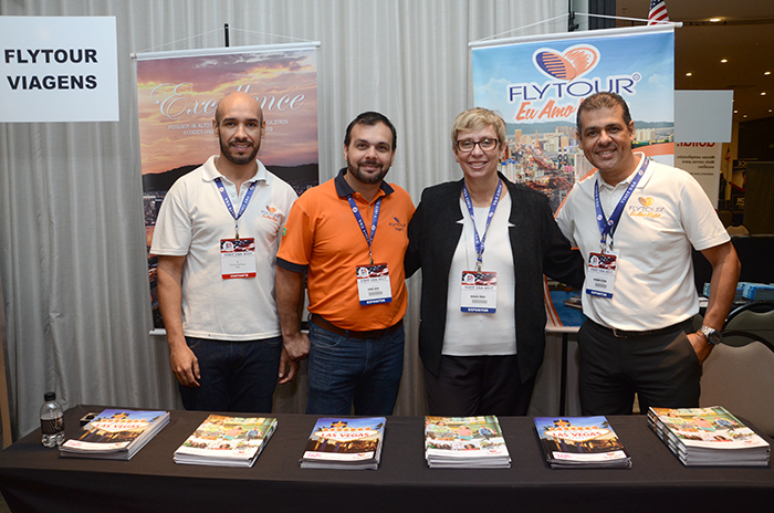 Daniel Costa, Albert Akan, Barbara Picolo, e Mauricio Oliveira, da Flytour