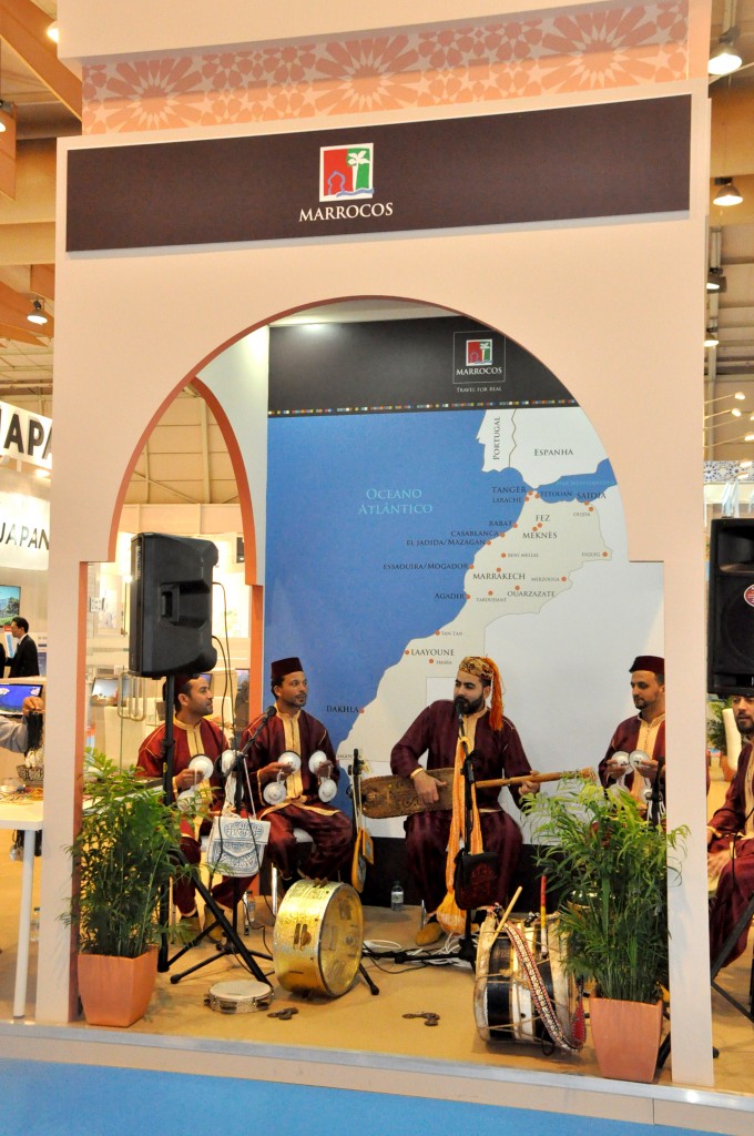 Desde o primeiro minuto, o estande do Marrocos já anima os visitantes e expositores Desde o primeiro minuto, o estande do Marrocos já anima os visitantes e expositores