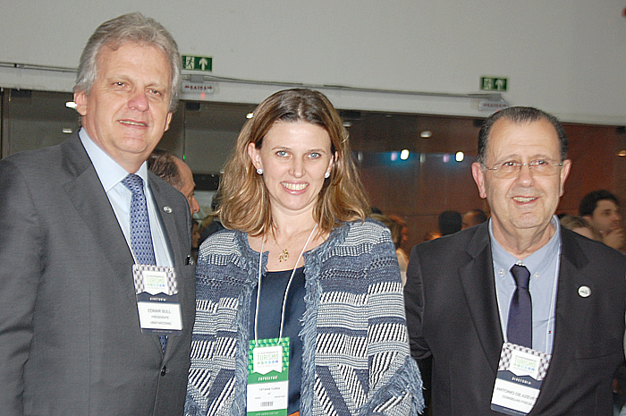 Edmar Bull e Antonio Azevedo, da Abav com Tatiana Turra, do Instituto Municipal de Turismo Edmar Bull e Antonio Azevedo, da Abav com Tatiana Turra, do Instituto Municipal de Turismo