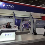 Estande da Latam Airlines