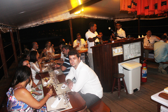 Evento terminou com jantar a bordo da escuna