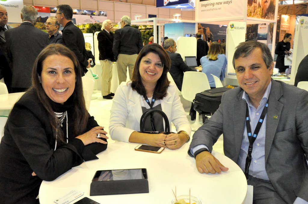 Gisele Lima, da Promo, Isabelle Santiago, de PE, e Adailton Feitosa, presidente da Empetur