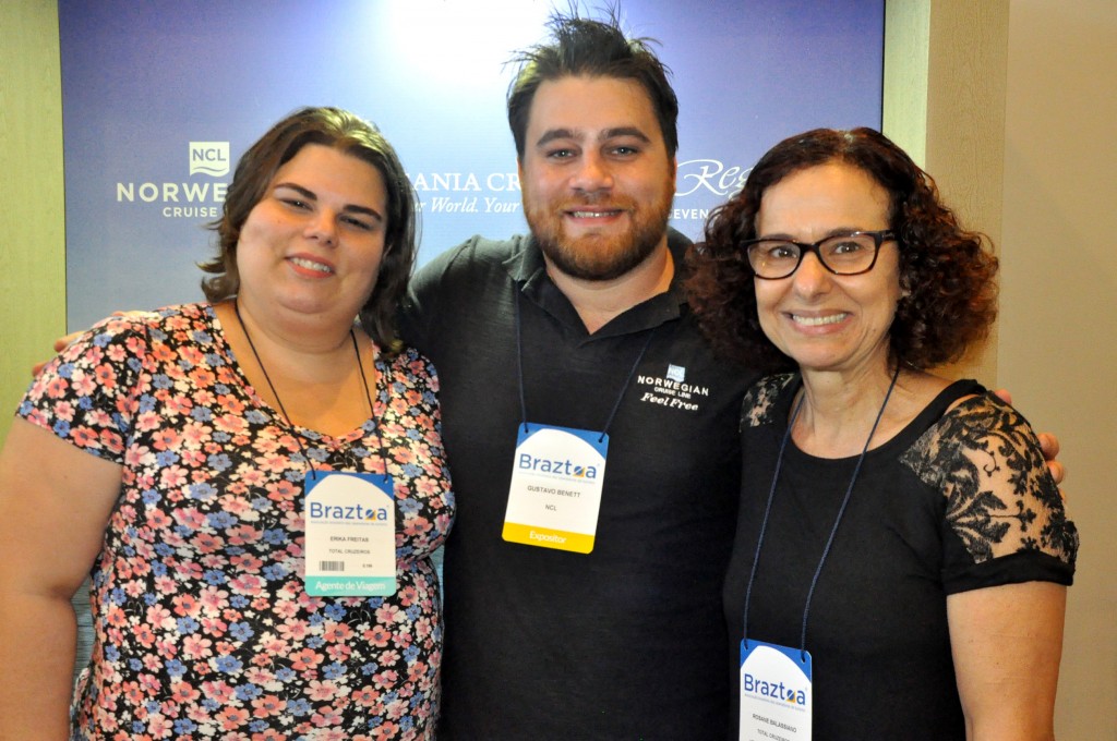 Gustavo Benett, da NCL, Erika Freitas e ROsane Balassiano, da Total Cruzeiros Gustavo Benett, da NCL, Erika Freitas e ROsane Balassiano, da Total Cruzeiros