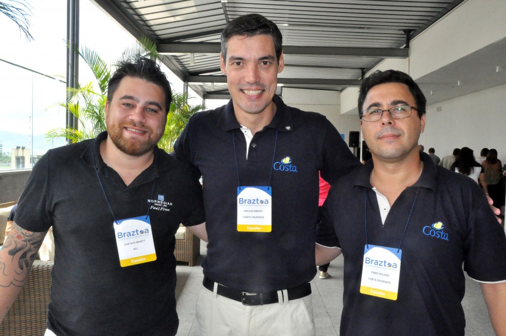 Gustavo Benett, da NCL, com Vinicius Ribeiro e Fábio Guilhem, da Costa