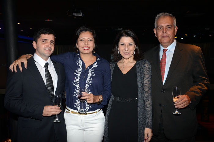 Junior, Adriana Yamamoto, da Royal Trip, Marzi Tavares e Roberto Locateli, da HM Turismo