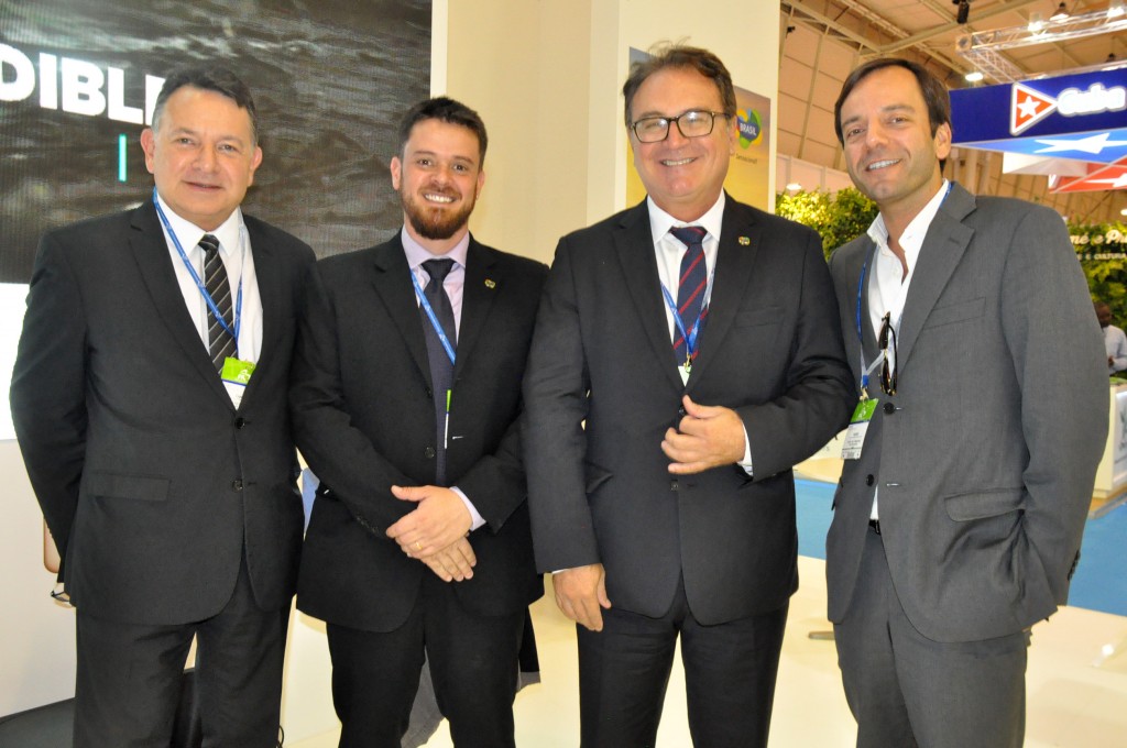 Luis Fernando Moraes, da Cunha & Vaz Associados, Diego Feijó, da Embratur, Vinicius Lummertz, presidente da Embratur, e David Seromenho, da Cunha Vaz