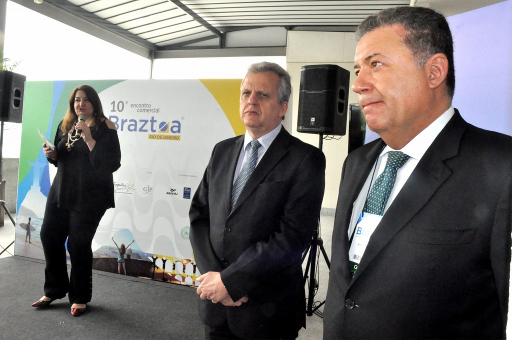Magda Nassar, presidente da Braztoa, Edmar Bull, presidente da Abav, e Alexandre Sampaio, presidente do FBHA
