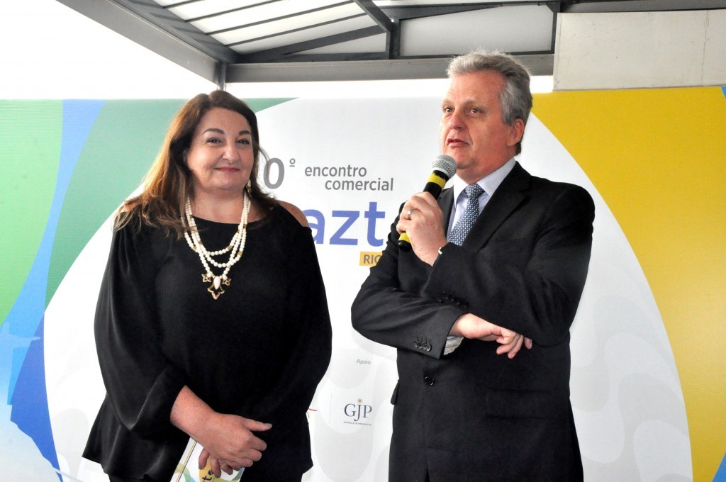 Magda Nassar, presidente da Braztoa, e Edmar Bull, presidente da Abav Nacional