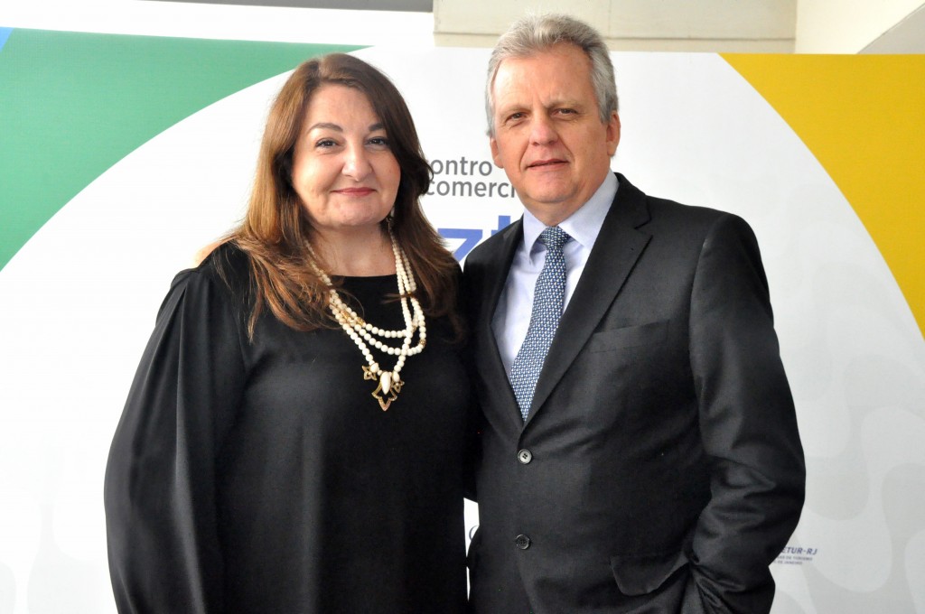 Magda Nassar, presidente da Braztoa, e Edmar Bull, presidente da Abav Nacional