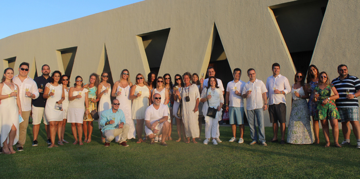 Mais uma foto do grupo na chegada ao teatro do Festival