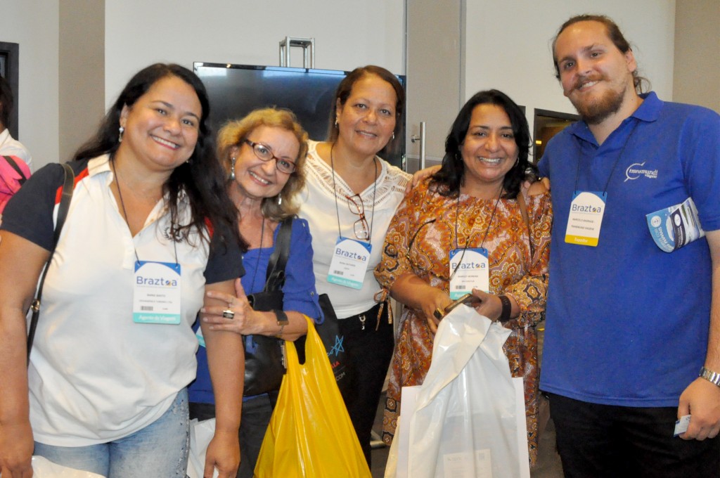 Maria Santo, da Ceiviagens, Tania Parodio, da TMMP Viagens, Margot Moreira, da MM Eventur, e Marcelo Andrade, da Transmundi Maria Santo, da Ceiviagens, Tania Parodio, da TMMP Viagens, Margot Moreira, da MM Eventur, e Marcelo Andrade, da Transmundi