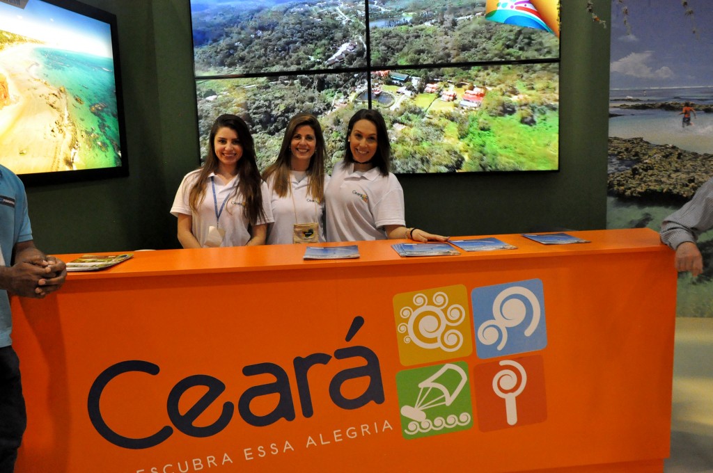 Meninas do Ceará recepcionam o público final na BTL Meninas do Ceará recepcionam o público final na BTL