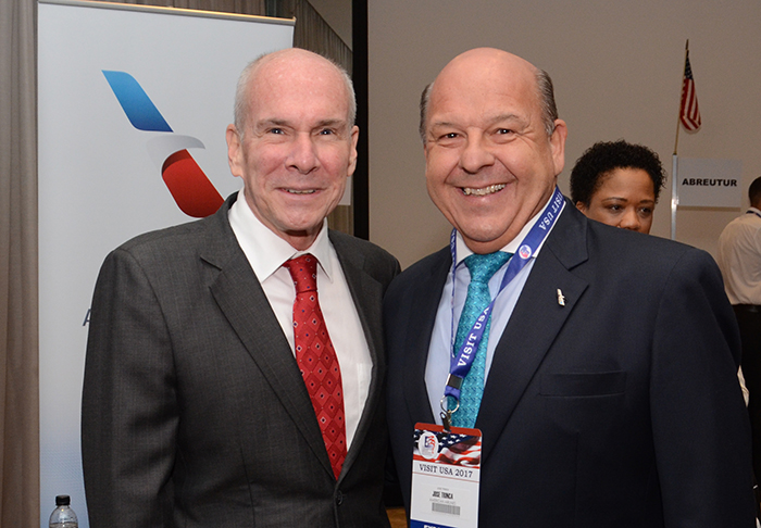 Michael Mckinley,  embaixador dos Estados Unidos no Brasil, com José Roberto Trinca, da American Airlines