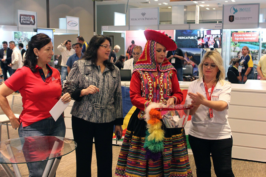 Momento do sorteio das passagens da Avianca Momento do sorteio das passagens da Avianca