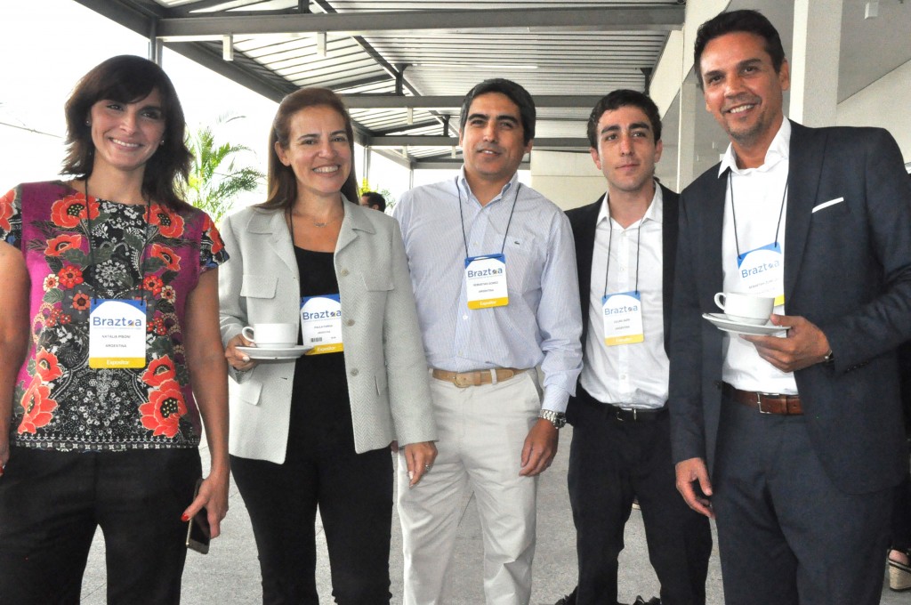 Natalia Pisoni, Paula Farina, Sebastian Gomez, Julian Jazni e Sebastian Zumelzu, da Argentina