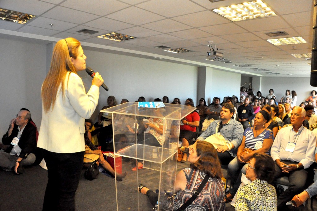 Paula Farina, da Inprotur, contou com auditório lotado Paula Farina, da Inprotur, contou com auditório lotado