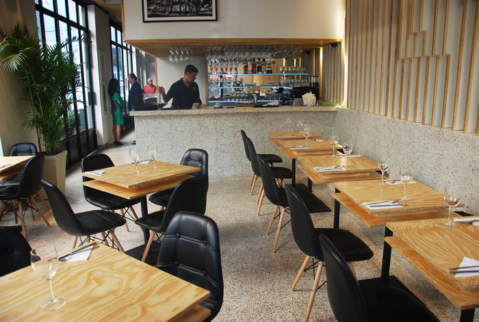 Restaurante típico com capacidade para 40 pessoas