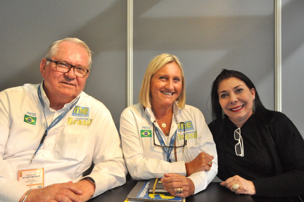 Roy Taylor e Rosa Masgrau, do M&E, e Regina Ahmed, da Bahiatursa