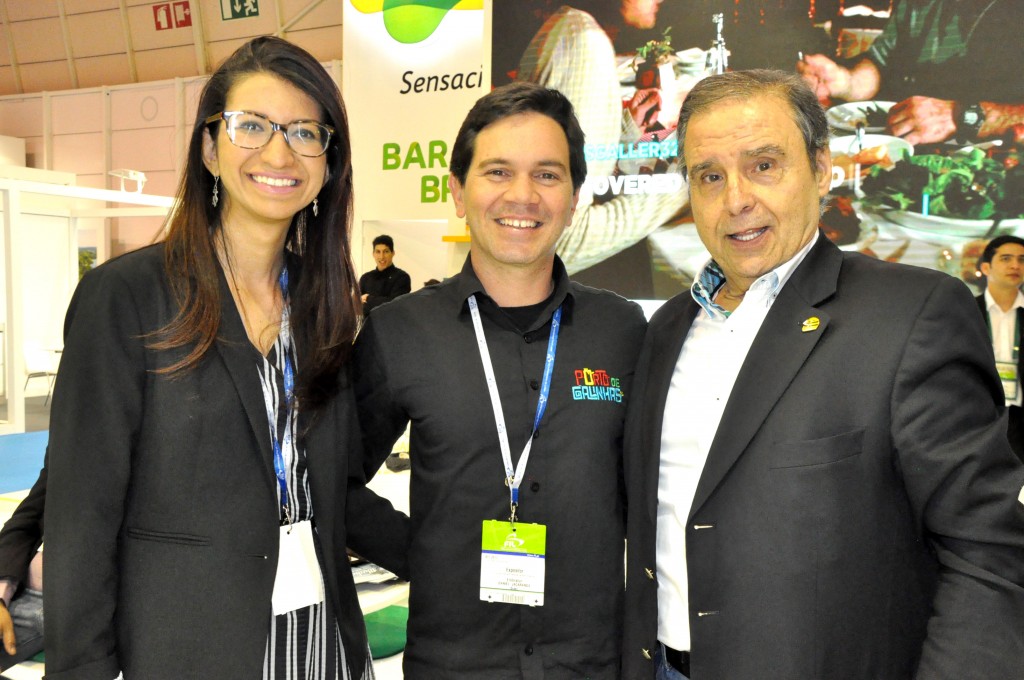 Sabrina Trindade e Daniel Jacarandá, de Porto de Galinhas, com Joaquim Andrade Sabrina Trindade e Daniel Jacarandá, de Porto de Galinhas, com Joaquim Andrade