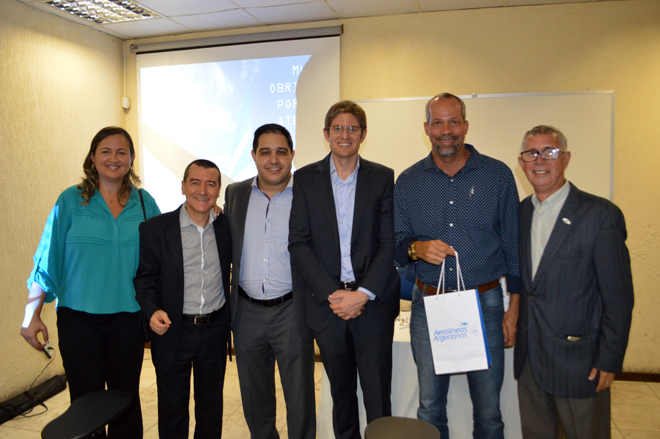 Selma Ciliria,Air Service, Ivan Blanco, João Rosa,Ger. da Aerolíneas no aeroporto, Jorge Pinto, Abav-BA e Gonzalo Romero, da Aerolíneas Selma Ciliria,Air Service, Ivan Blanco, João Rosa,Ger. da Aerolíneas no aeroporto, Jorge Pinto, Abav-BA e Gonzalo Romero, da Aerolíneas