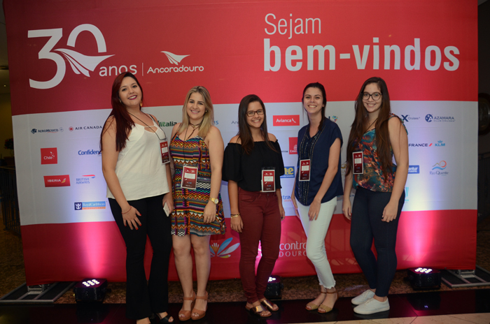 Taine Costa, da Rochatur Turismo, Andreza Doné, da Janette Viagens, Myllena Carvalho, da Portal Turismo, Débora Hungria, da Local Turismo, e Julia Granziol, da Kalina Viagens