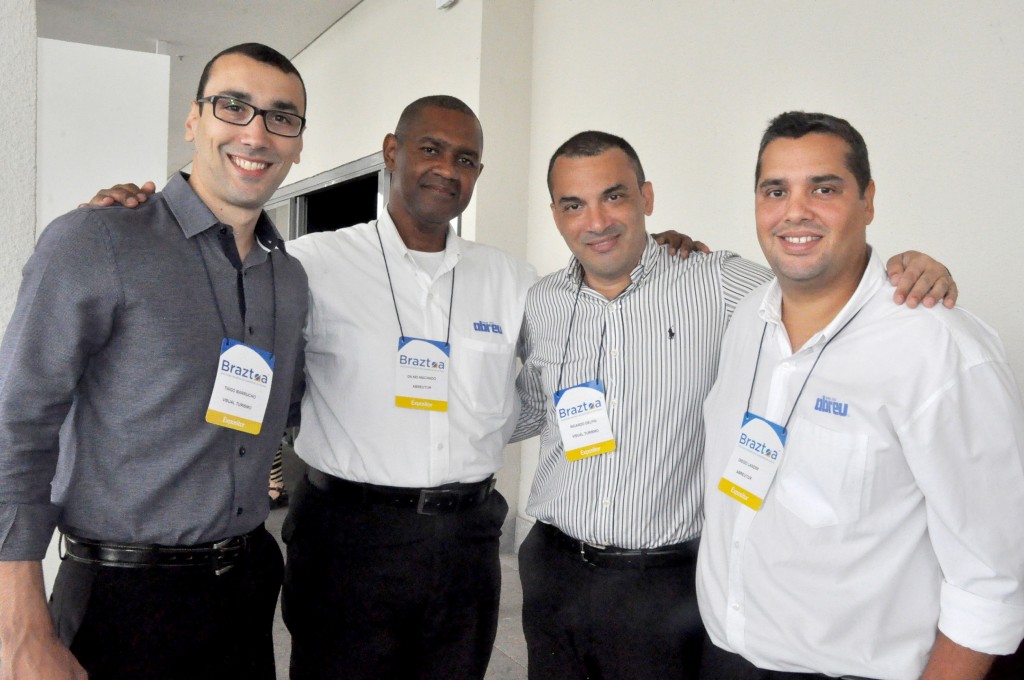 Tiago Barrucho, da Visual Turismo, Dilnei Machad, da Abreutur, Ricardo Delfin, da Visual, e Diego Landim, da Abreutur