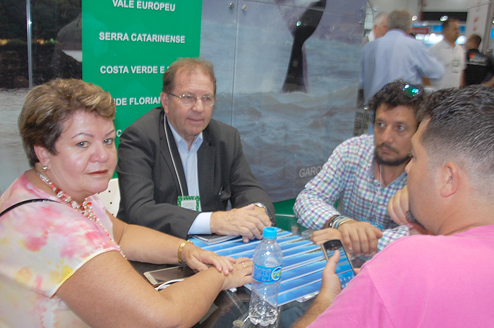 Valdir Walendowsky, da Santur em reunião com fornecedores locais