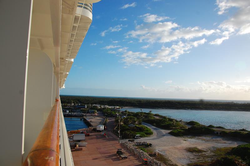 Vista da ilha a partir do Disney Wonder Vista da ilha a partir do Disney Wonder