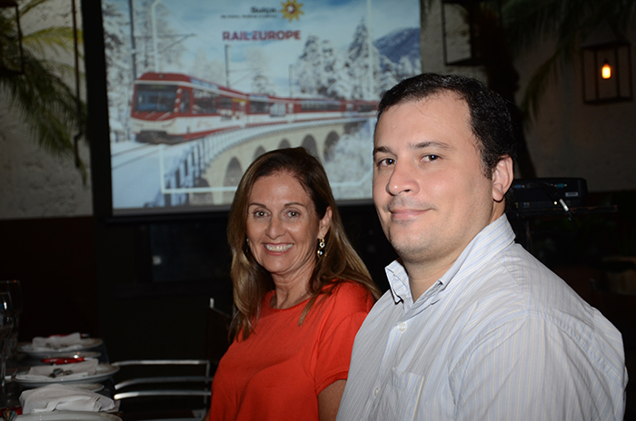 Viviane Arruda, da Escape Tur, e Rafael D'angelo, da D'angelo Viagens (1)