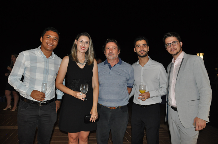 Yuri Benites e Jurema Fernandes, da Fundação Itaipu, Ivan Baptista, do Parque Iguaçu, Rodrigo Chibiaqui, da Itaipu, e Alexandre Jung, do Iguassu CVB Yuri Benites e Jurema Fernandes, da Fundação Itaipu, Ivan Baptista, do Parque Iguaçu, Rodrigo Chibiaqui, da Itaipu, e Alexandre Jung, do Iguassu CVB