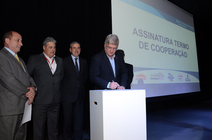 David Barioni, do SPTuris, assina termo de cooperação com o SPCVB David Barioni, do SPTuris, assina termo de cooperação com o SPCVB