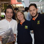 Matias carrere, da CTS Turismo, Glenda Martinez e Tiago Guedes, do Santos e Região CVB