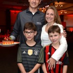 O aniversariante do dia, Rodrigo Napoli, da Avianca, com os filhos Felipe e Matheus e a esposa Andreza