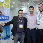 Sergio Vellozo e João Taylor, do M&E, com Leonardo Holst, da Orion Operadora