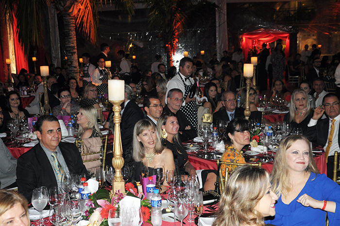 Cerca de 100 convidados prestigiaram o jantar de abertura Cerca de 100 convidados prestigiaram o jantar de abertura
