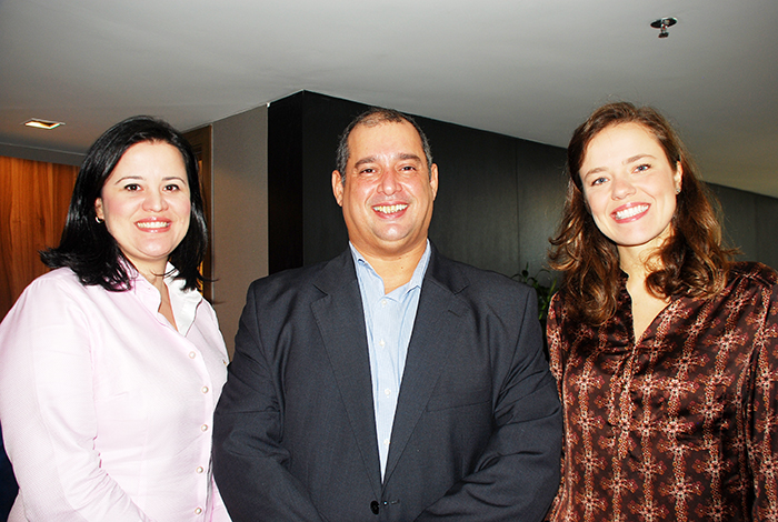 Maria Olinda Santos, Bruna Castro e Adriano Gomes, da CVC Maria Olinda Santos, Bruna Castro e Adriano Gomes, da CVC