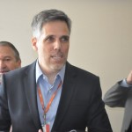 O presidente da Gol, Paulo Kakinoff, discursa aos convidados antes do embarque em São Paulo