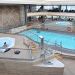 Piscina Bamboo, espaço com bar, piscina coberta e duas hidromassagens