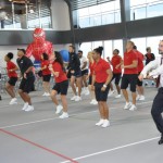 Quadra poliesportiva vira pista de dança para as festas noturnas
