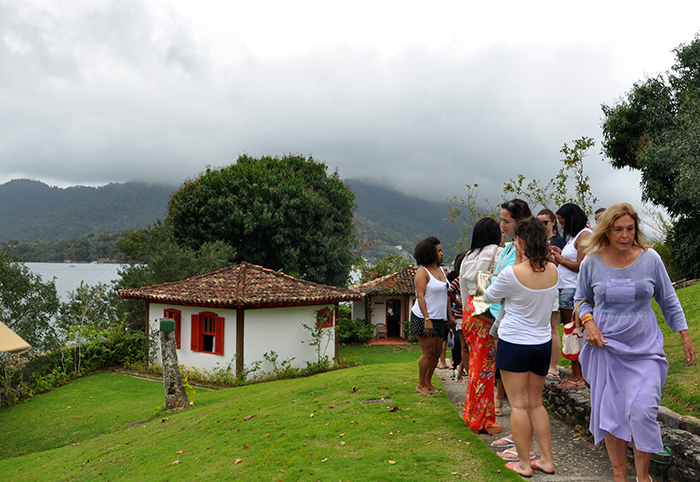 Agentes visitam a ilha de Caras Agentes visitam a ilha de Caras