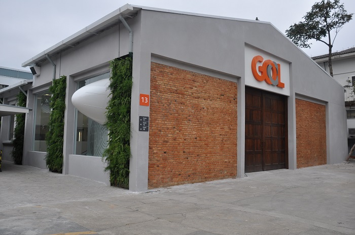 Fachada das instalações, dentro da sede da empresa em Congonhas Fachada das instalações, dentro da sede da empresa em Congonhas