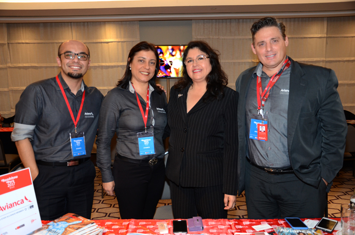 Milagros Ochoa, da Promperu, com Bruno Yasumura, Luciana Longo e Diego Castagnet, da Avianca Milagros Ochoa, da Promperu, com Bruno Yasumura, Luciana Longo e Diego Castagnet, da Avianca