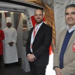 O chef Pedro Romão com o presidente da Avianca Brasil, Frederico Pedreira, e Marcius Moreno, diretor de serviço ao cliente