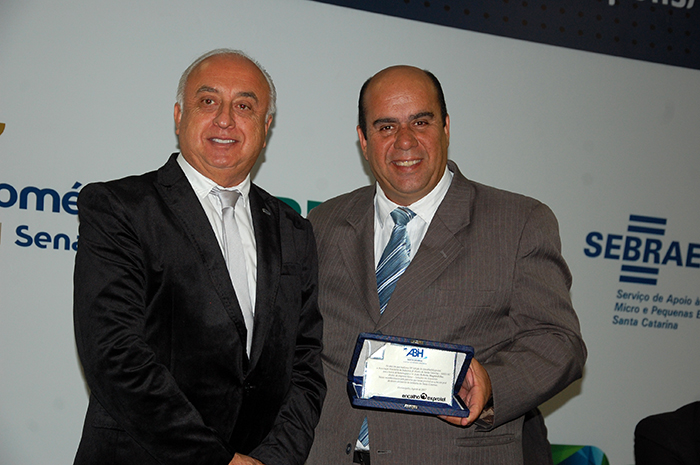 O hoteleiro Mauricio Garcia entre os homenageados O hoteleiro Mauricio Garcia entre os homenageados