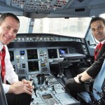 O piloto e co-piloto deste voo inaugural, Francis Barros e Elton Cacefo