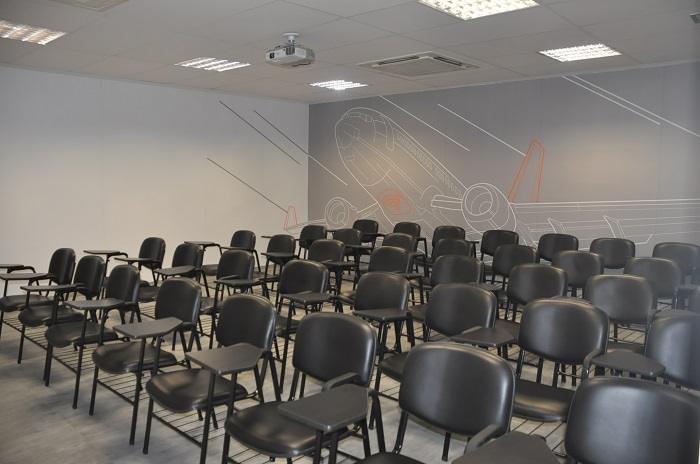 Uma das salas de aula onde os tripulantes receberão orientações técnicas Uma das salas de aula onde os tripulantes receberão orientações técnicas