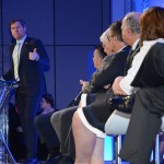 Autoridades atentas ao discurso de Marx Beltrão