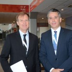 Jean Marc Pouchoel, da Air France, e Felipe Carreras, secretário de Pernambuco